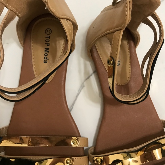 Gold and creme alligator flats - Picture 3 of 7